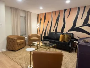 GEAUX Getaway- King Suites walk to Tiger Stadium - Image 3