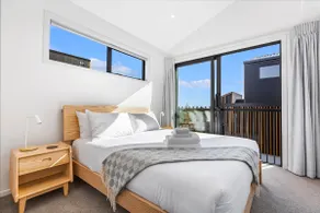 Modern Mission Bay Townhouse with Free Parking Zodiak Stays - Image 2