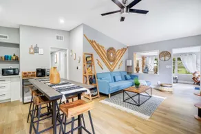 Fireplace + Lake View + 10min to dwtn + near parks - Image 2