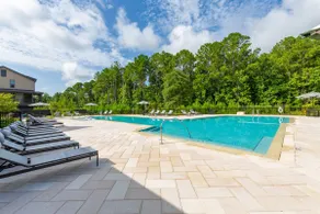 The Flamingo: Lush 2BR/2BA with Pool & Gym - Image 2