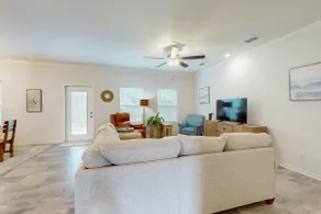 3BR home with full kitchen and W/D - Image 3