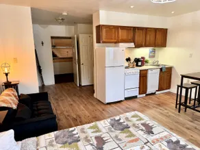 Cozy Studio, Walk to Loon Mountain, Indoor Pool & Hot Tub - Image 2