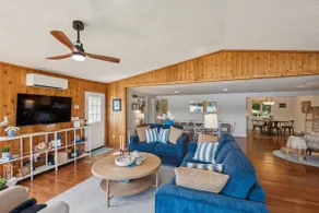Shore Haven: Private Beach, Kayaks & Summer Lake - Image 5