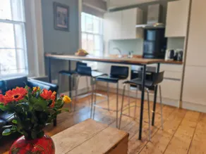Historic Winchester Apartment - Image 2
