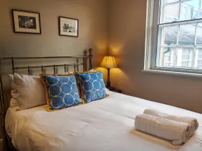 Historic Winchester Apartment - Image 4