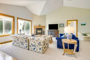 Beach Access on Lake Michigan: Sturgeon Bay Home - Image 5