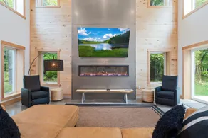 The Luxe Haven: Lakefront Getaway - Image 2