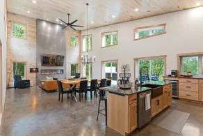 The Luxe Haven: Lakefront Getaway - Image 4