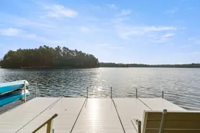 The Luxe Haven: Lakefront Getaway - Image 3