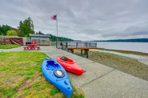 Waterfront Kingston Getaway: Beach Access On-site! - Image 2