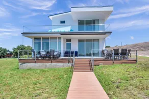Hill Top Haven-Modern lakefront home on Clear Cove - Image 2