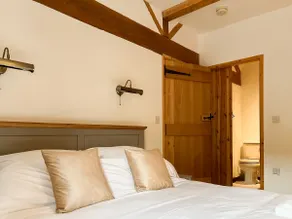 Tawny Barn - Image 5