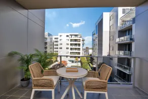 Modern 1-Bed Unit with Pool Views and Balcony - Image 4
