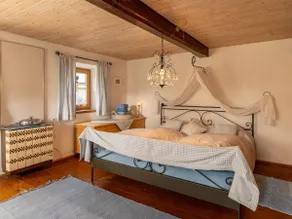 Historic farmhouse 200 years old meets new - Image 4