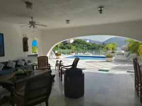 Exclusive house in Las Brisas with a pool - Image 5