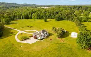 Minutes from the Ocoee River! Farmhouse that slee - Image 4