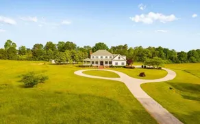Minutes from the Ocoee River! Farmhouse that slee - Image 3