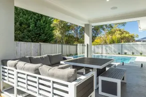 32 Shores Crescent - Image 2
