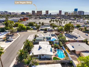 Mid Century Modern near STRIP w Pool King Suite - Image 4