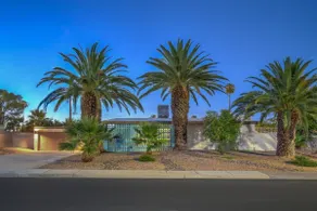 Mid Century Modern near STRIP w Pool King Suite - Image 5