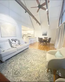 Keowee Key's Stylish Charm - Image 2