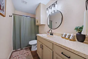 Cozy Coastal Stay: Near Kemah + NASA | BBQ | Beach - Image 5