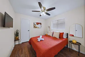 Cozy Coastal Stay: Near Kemah + NASA | BBQ | Beach - Image 4
