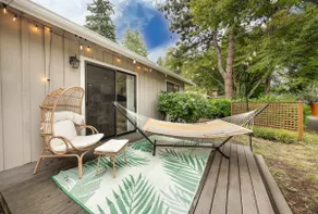 Single-Story Retreat Near Martha Lake and Shopping - Image 5