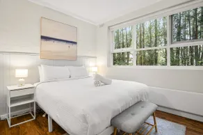 Charming 1-Bed with Fireplace by the Beach - Image 3