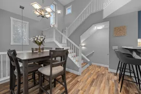 Elegant Touches Home for 6 w/Covered Free Parking - Image 3