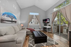Elegant Touches Home for 6 w/Covered Free Parking - Image 4