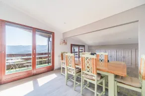 Le Petit Gîte de la Vallée - Vue montagne parking - Image 3
