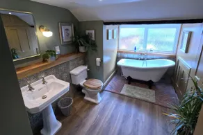 Royal Oak Retreat - Sleeps 6 Pub & Pet Friendly - Image 3