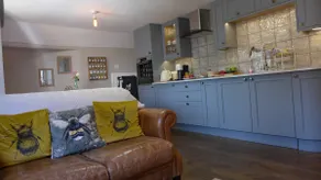 Royal Oak Retreat - Sleeps 6 Pub & Pet Friendly - Image 2