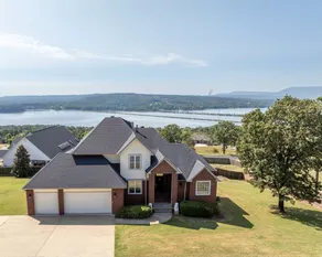 Adelines Lake View Elegant Home in Gated Community Sleeps 15 - Image 2