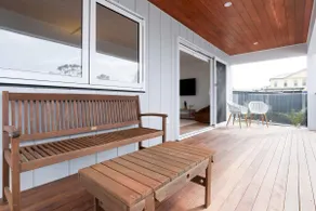 Bright & Airy Coastal abode - Image 5