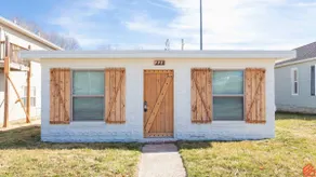 Quaint Cottage Downtown Buckner - Image 5