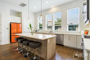 Urban Oasis | 1 Mile from UT + Garage and Rooftop! - Image 2