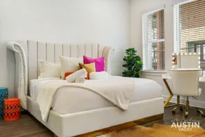 Urban Oasis | 1 Mile from UT + Garage and Rooftop! - Image 4