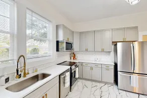 < 2 Mi Dtwn Augusta: Charming Historic Home - Image 4
