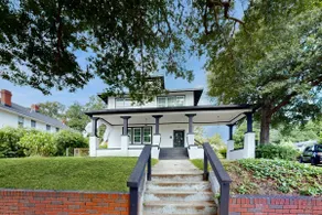 < 2 Mi Dtwn Augusta: Charming Historic Home - Image 3