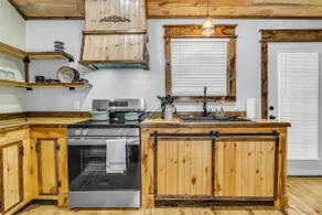 Carpenters Corner, Scenic, Tiny Luxury - Image 4