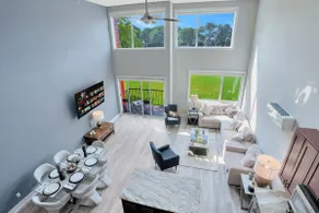 Luxe Condo Overlooking Park - Image 2