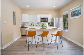 Modern Living 3BR2BA Close to Amazing Downtown - Image 4