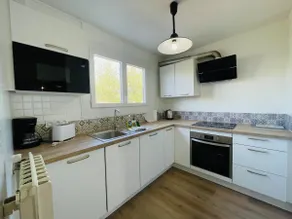 Spacious Casa – 6 Bedroom House with Garden - Image 5