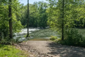 Three-Suite Riverfront Retreat - Image 3