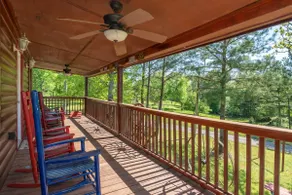 Three-Suite Riverfront Retreat - Image 2