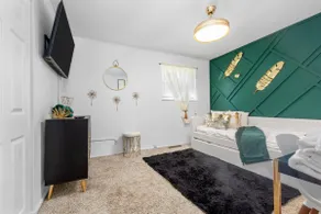 Enticing 4BR Gem in Cool Area - Image 4