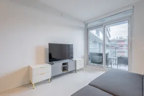 Trendy Urban Getaway: 5* Location ~ Balcony ~ Gym! - Image 4