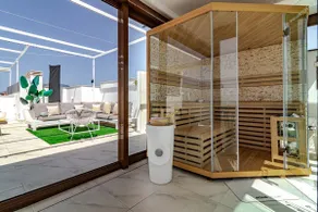 Lms48- Roof Terrace, Jacuzzi & Sauna - Image 3